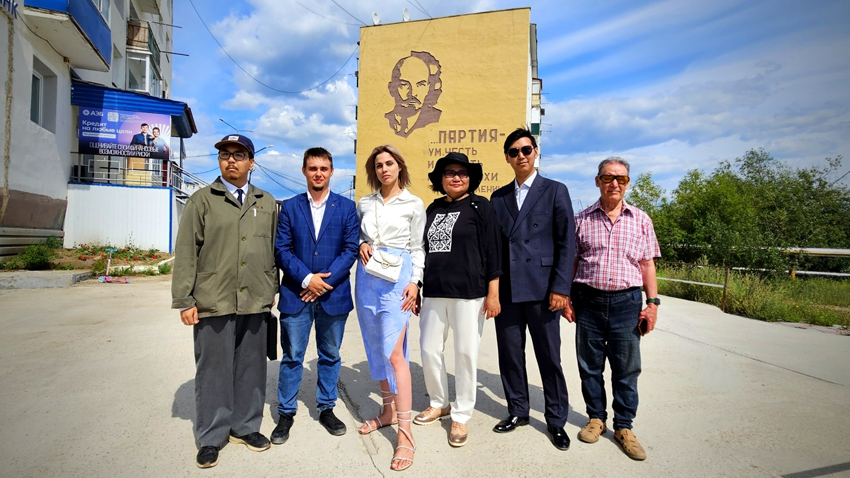 2025 год. Комсомольцы во время выборной кампании в Мохсоголлохе.jpg