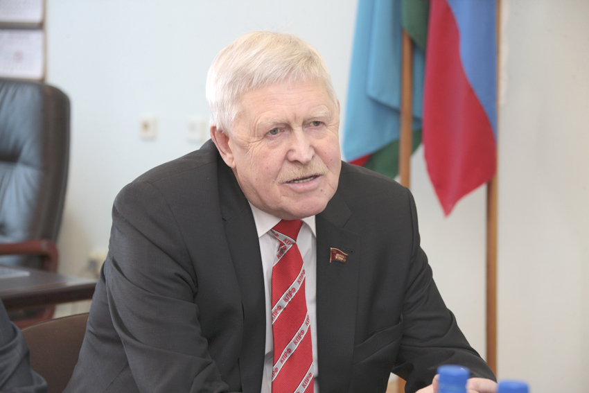 Виктор — наш лидер.jpg