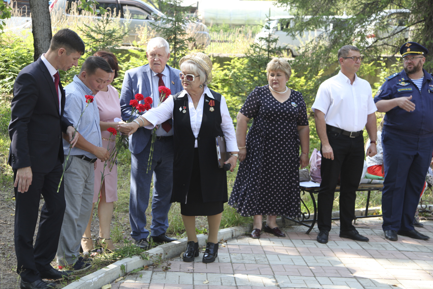 Перед митингом.jpg