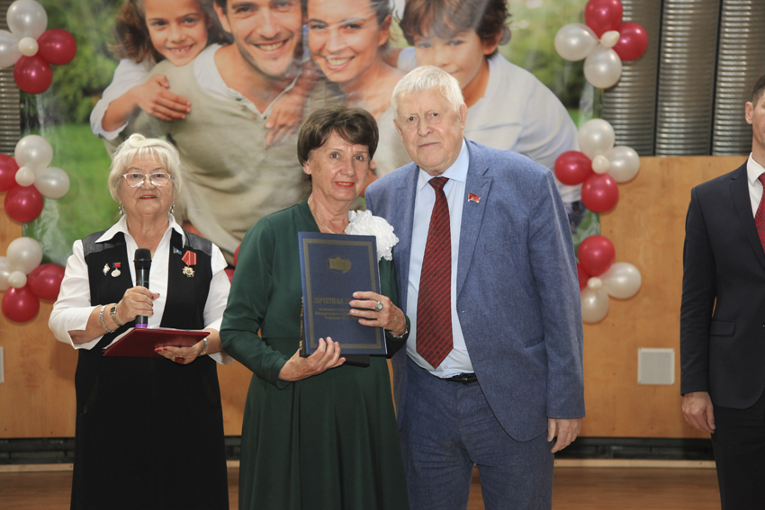 Роза Солнышкина с Виктором Губаревым.jpg